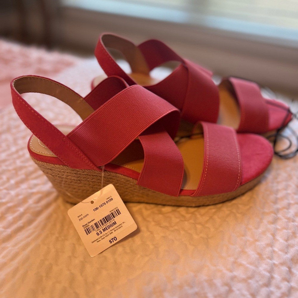 NEW Coral Liz Claiborne Wedge Sandals